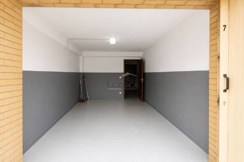 Apartamento T2+1 com Garagem Individual | Como Novo | Laborim de Baixo  Mafamude