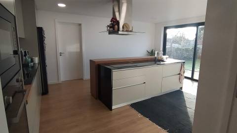 Moradia T3 com Piscina em Moledo