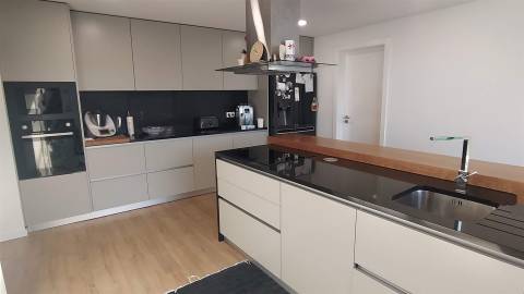 Moradia T3 com Piscina em Moledo