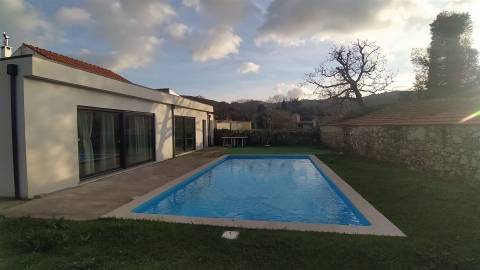 Moradia T3 com Piscina em Moledo