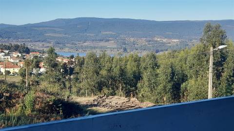 Moradia T3 Moderna com Piscina Privada – Loivo, Vila Nova De Cerveira