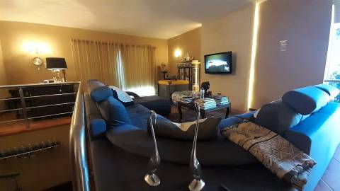 Moradia T3 Moderna com Piscina Privada – Loivo, Vila Nova De Cerveira