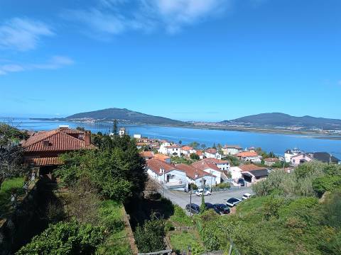 Moradia T4 com Vista Panorâmica sobre o Rio Minho | Seixas, Caminha, Viana Do Castelo