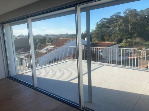 MORADIA NOVA T4 - CLIP