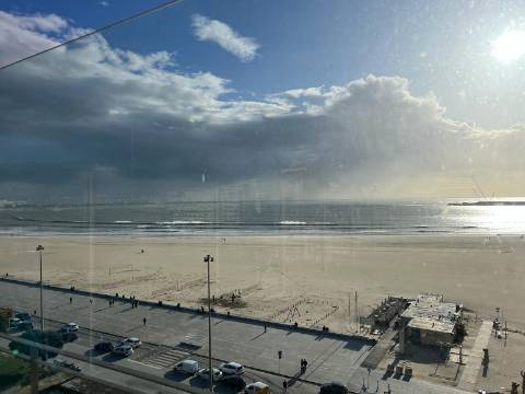 T4 c/ piscina - 1º linha Mar - Matosinhos