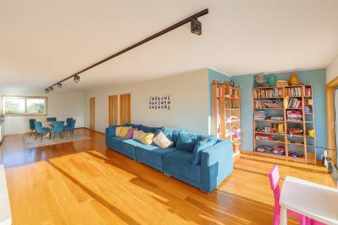 Penthouse T4 Leça Palmeira vista de mar 2 suites terraço 45m2