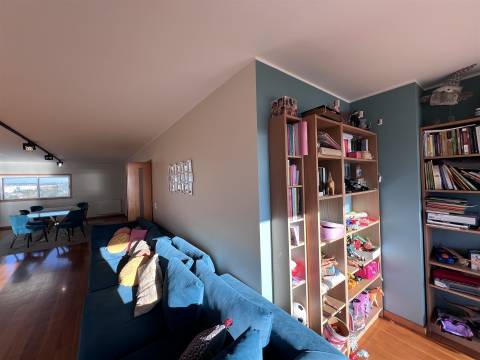 Penthouse T4 Leça Palmeira vista de mar 2 suites terraço 45m2