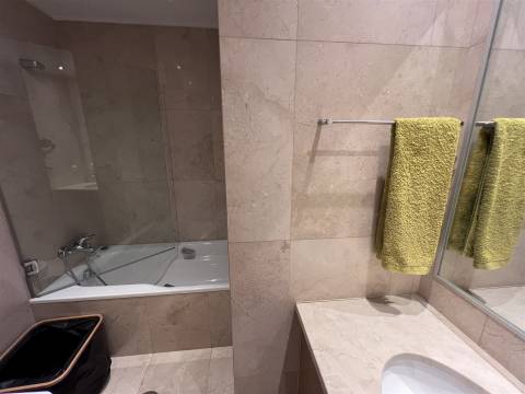 Penthouse T4 Leça Palmeira vista de mar 2 suites terraço 45m2