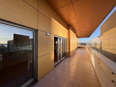 Penthouse T4 Leça Palmeira vista de mar 2 suites terraço 45m2