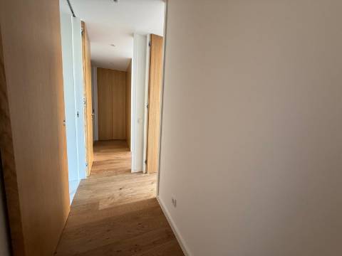 T2 Nautilus IV C/Terraço e Jardim (175m2)