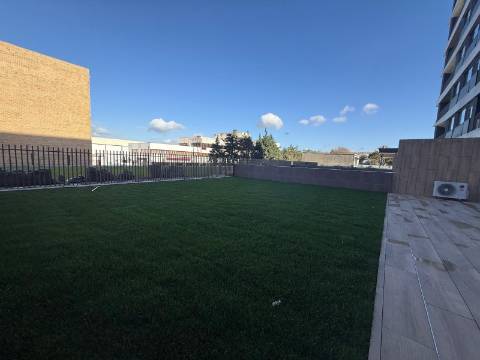 T2 Nautilus IV C/Terraço e Jardim (175m2)