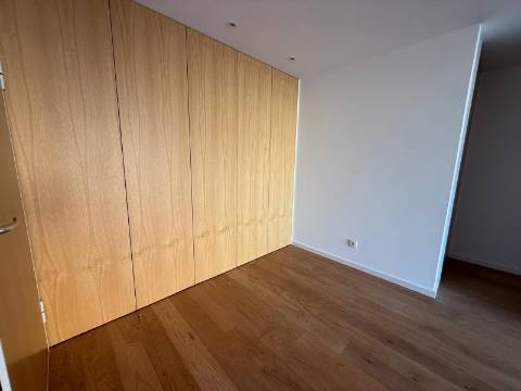 T2 Nautilus IV C/Terraço e Jardim (175m2)