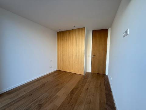 T2 Nautilus IV C/Terraço e Jardim (175m2)