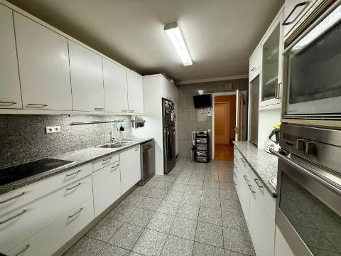 Apartamento T4 Venda em Matosinhos e Leça da Palmeira,Matosinhos