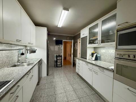 Apartamento T4 Venda em Matosinhos e Leça da Palmeira,Matosinhos
