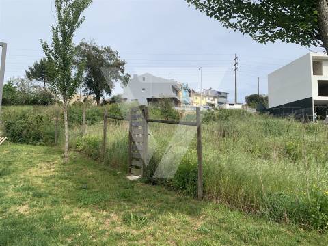 Terreno à Venda Junto ao Passadiço em Rio Tinto - Gondomar