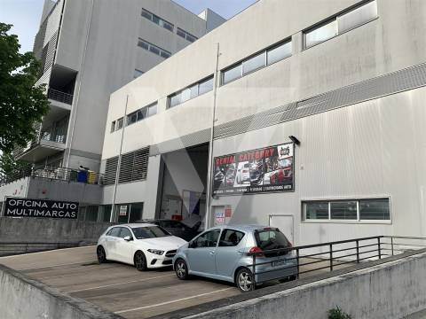 Armazém à Venda em Ermesinde - Valongo.