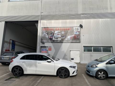 Armazém à Venda em Ermesinde - Valongo.