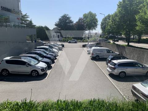 Armazém à Venda em Ermesinde - Valongo.