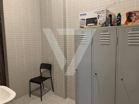 Armazém à Venda em Ermesinde - Valongo.