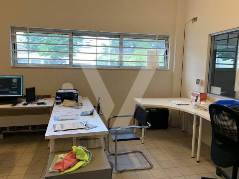 Armazém à Venda em Ermesinde - Valongo.