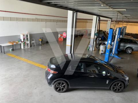 Armazém à Venda em Ermesinde - Valongo.