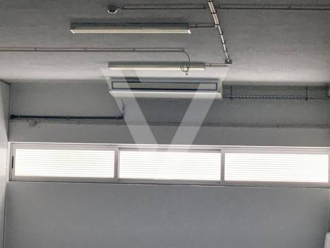 Armazém à Venda em Ermesinde - Valongo.