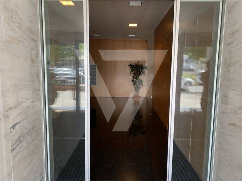 Loja/Escritório à Venda em Ermesinde - Valongo