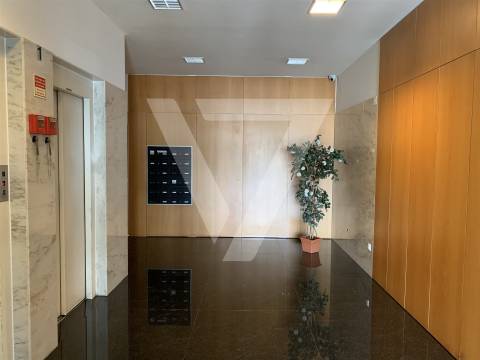 Loja/Escritório à Venda em Ermesinde - Valongo