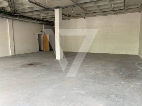 Loja/Escritório à Venda em Ermesinde - Valongo