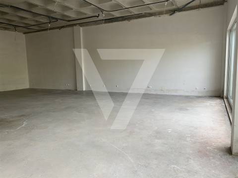 Loja/Escritório à Venda em Ermesinde - Valongo