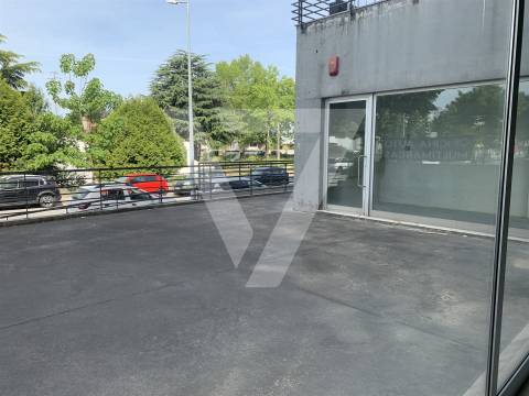 Loja/Escritório à Venda em Ermesinde - Valongo