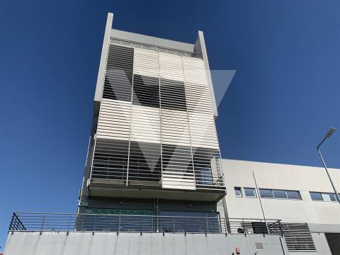 Loja/Escritório à Venda em Ermesinde - Valongo