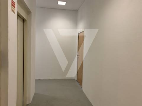 Loja/Escritório à Venda em Ermesinde - Valongo