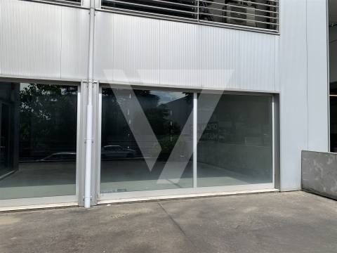 Loja/Escritório à Venda em Ermesinde - Valongo