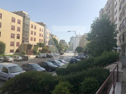 Loja / Escritório à Venda em Pinheiro Manso - Porto