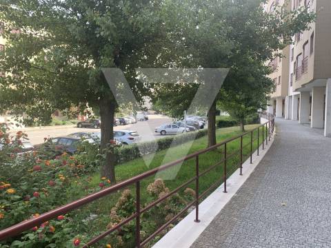 Loja / Escritório à Venda em Pinheiro Manso - Porto