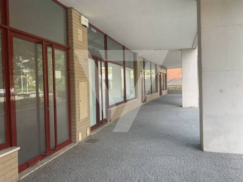 Loja / Escritório à Venda em Pinheiro Manso - Porto