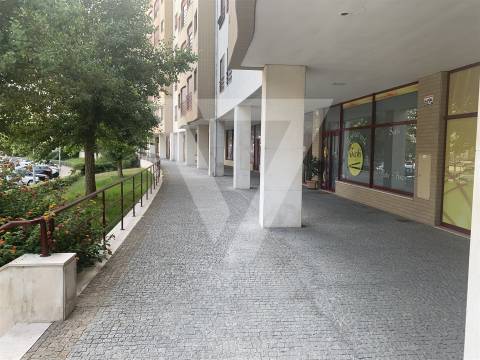 Loja / Escritório à Venda em Pinheiro Manso - Porto