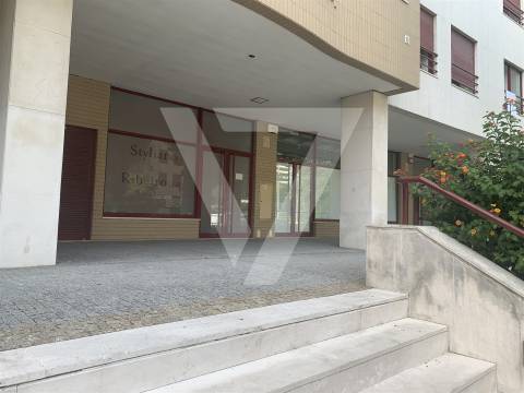 Loja / Escritório à Venda em Pinheiro Manso - Porto