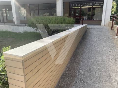 Loja / Escritório à Venda em Pinheiro Manso - Porto