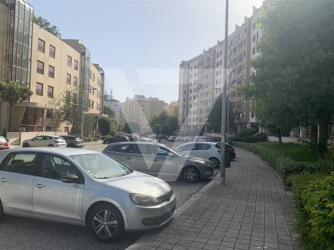 Loja / Escritório à Venda em Pinheiro Manso - Porto