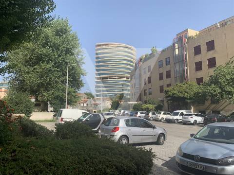 Loja / Escritório à Venda em Pinheiro Manso - Porto