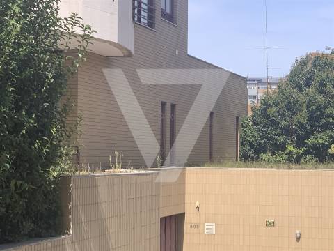 Loja / Escritório à Venda em Pinheiro Manso - Porto