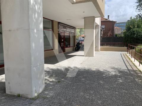 Loja / Escritório à Venda em Pinheiro Manso - Porto