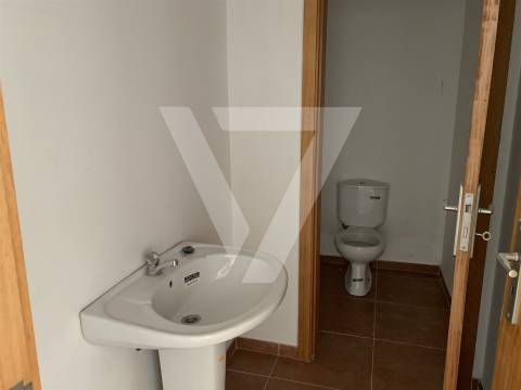 Loja à Venda junto ao metro - Matosinhos Sul.