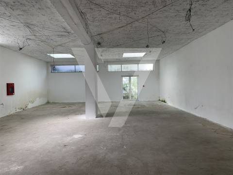 Loja à Venda junto ao metro - Matosinhos Sul.