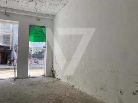 Loja à Venda junto ao metro - Matosinhos Sul.