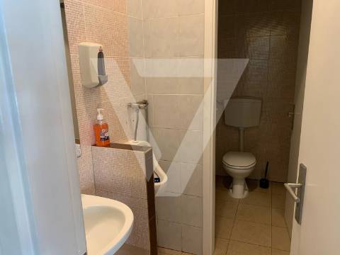 Espaço Comercial para Trespasse em São Caetano - Rio Tinto.