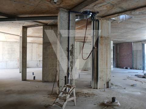 Espaço Comercial à Venda em Gondomar.